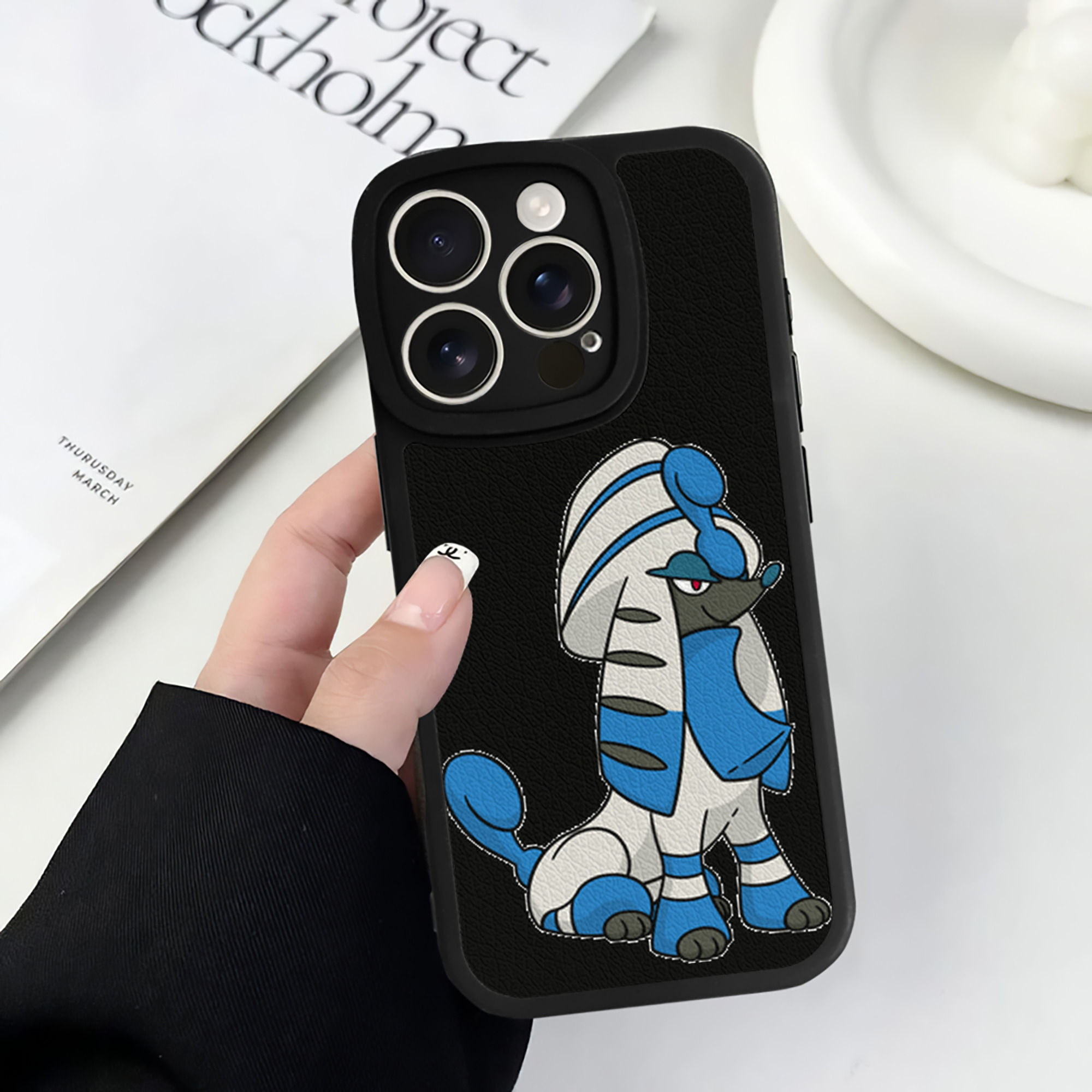 （画像用） ポケットモンスター Pokémon 【iPhone 16シリーズ対応】シリコンスマホケース（レザー調） 材質：シリコン